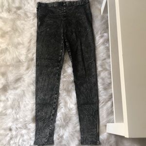Kim Kardashian pre-owned Joe’s leggings